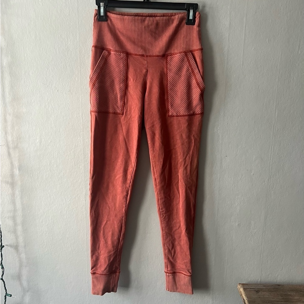Aerie Chill Play Move Red Ribbed Joggers Size Medium Long